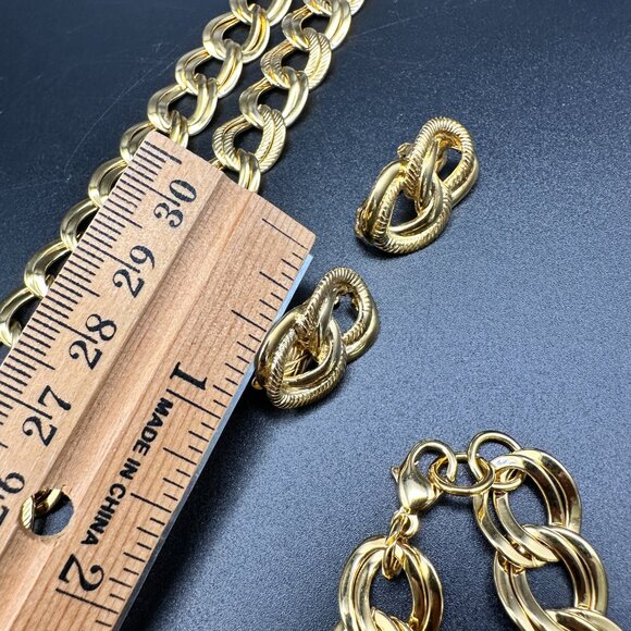 Vintage Trifari Gold Tone Double Curb Link Chain Necklace Bracelet Earrings set - Picture 4 of 13